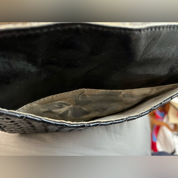 Elliot Lucca Black Leather and Fine Gold Mesh Adjustable Crossbody Pocketbook - Picture 7 of 14